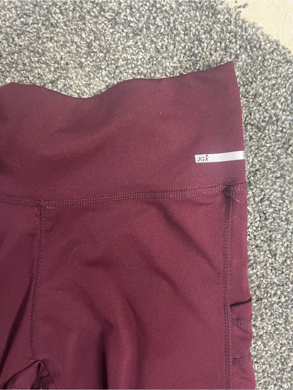 Nylon athletic leggings with pockets